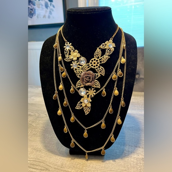 2 NECKLACES CREATE ONE ๐ฅ๐ฅ๐ฅ๐ฅ๐ฆ๐ฆ๐ฆ๐ฆ STATEMENT that screams FABULOUS - Picture 1 of 5